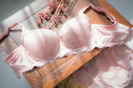 【お客さまインタビュー】卒乳後でもバストは育つと実感！ブラジャーを見直したら妊娠前よりも美しいバストラインに