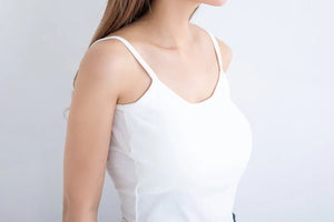 「プチ胸」と思っていたら、実はグラマー?!　自分のバストで谷間メイクできる育乳方法をチェック！