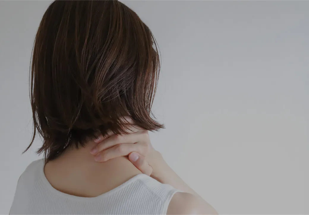 後ろ姿の女性